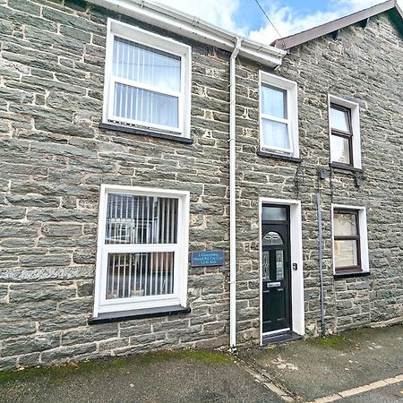 Cheerful 2 Bed Home With Mountain Views Blaenau Ffestiniog Dış mekan fotoğraf