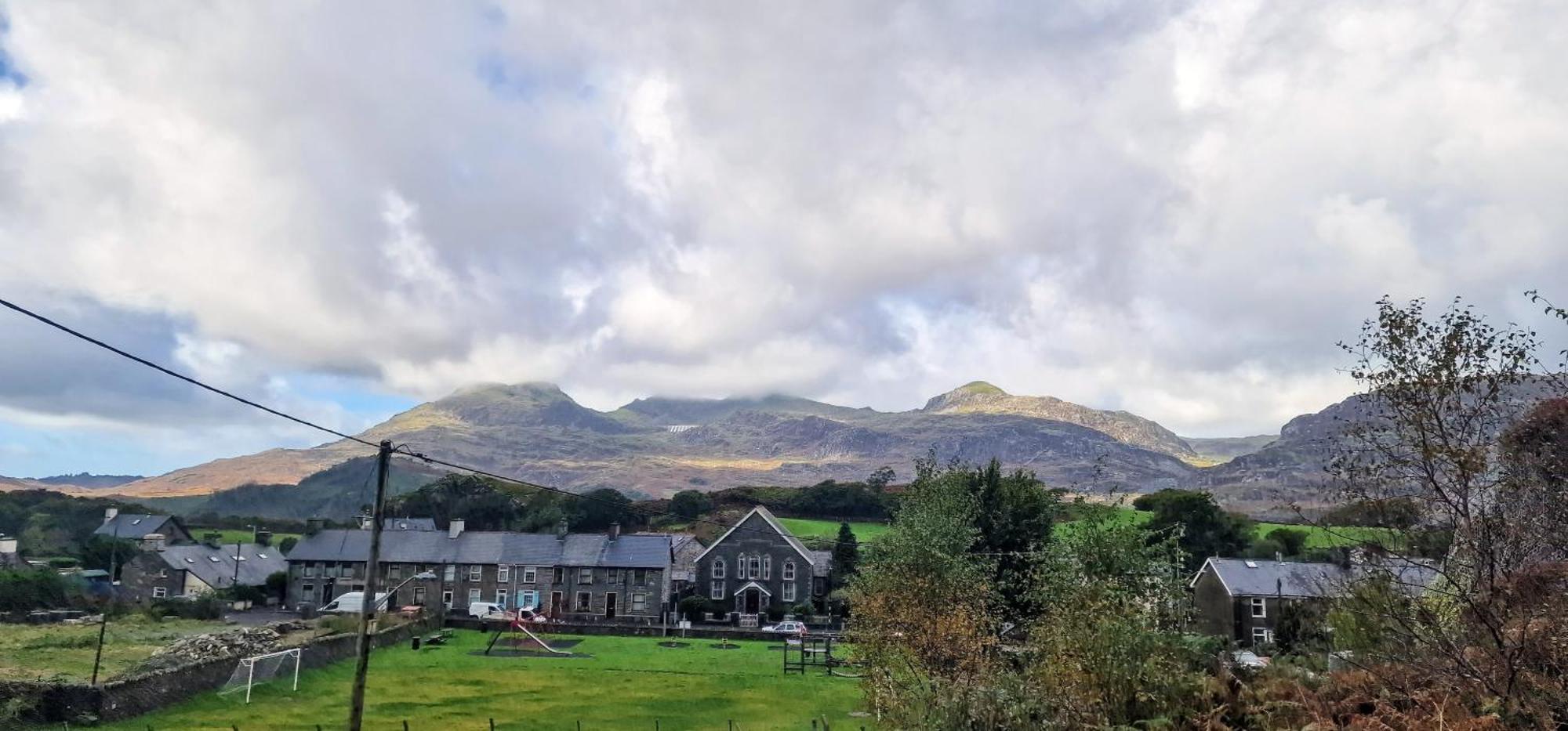 Cheerful 2 Bed Home With Mountain Views Blaenau Ffestiniog Dış mekan fotoğraf
